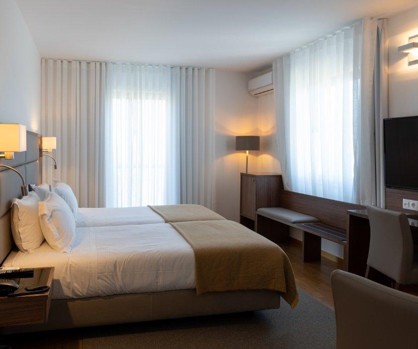 Quarto Twin com Vista Vila Hotel Freixo Douro Superior Freixo de Espada à Cinta Quarto Twin com Vista Vila Hotel Freixo Douro Superior Freixo de Espada à Cinta