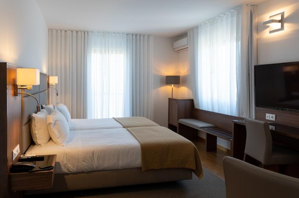 Quarto Twin com Vista Vila Hotel Freixo Douro Superior Freixo de Espada à Cinta Quarto Twin com Vista Vila Hotel Freixo Douro Superior Freixo de Espada à Cinta